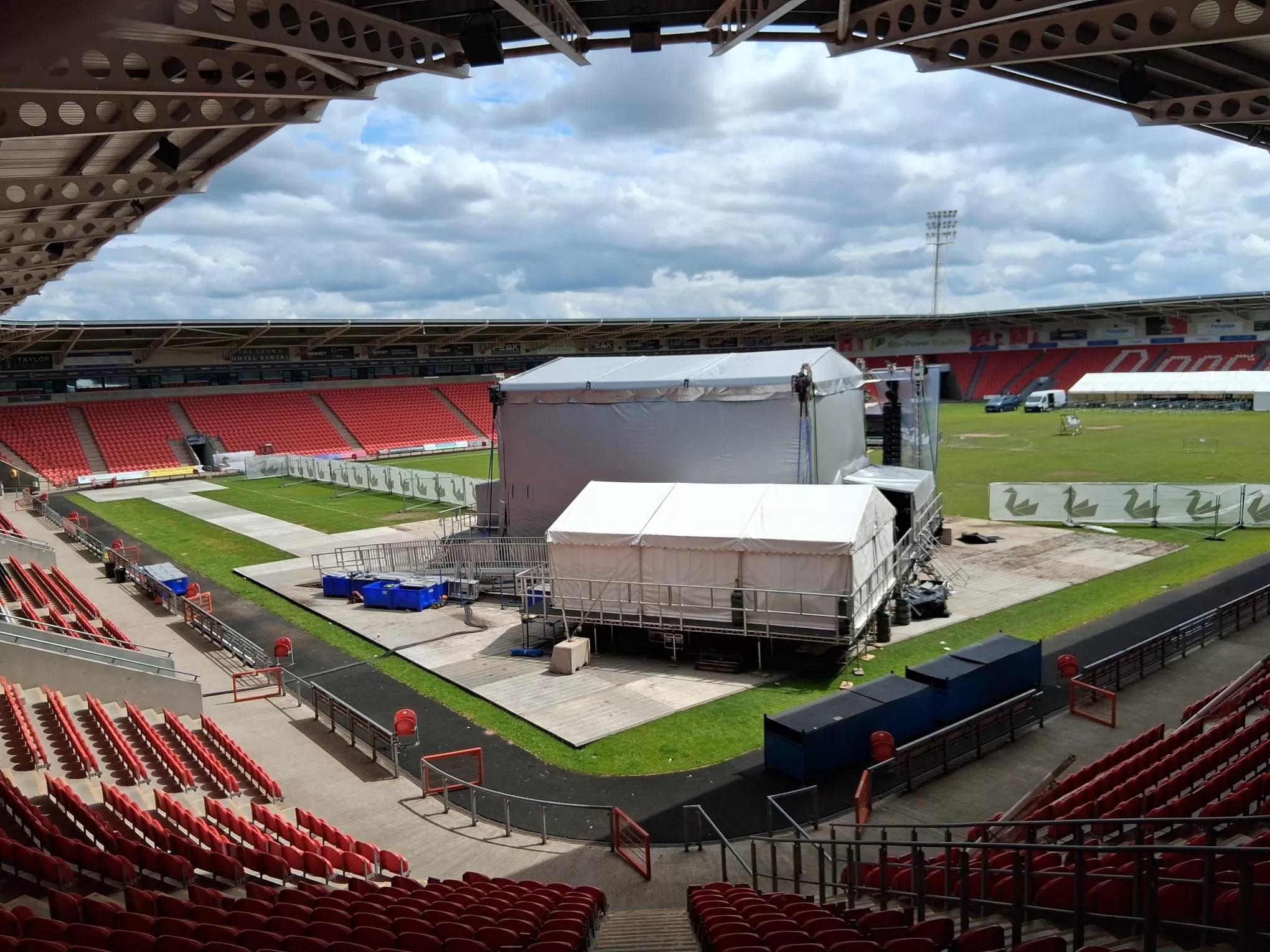 Temporary access installation at a stadium